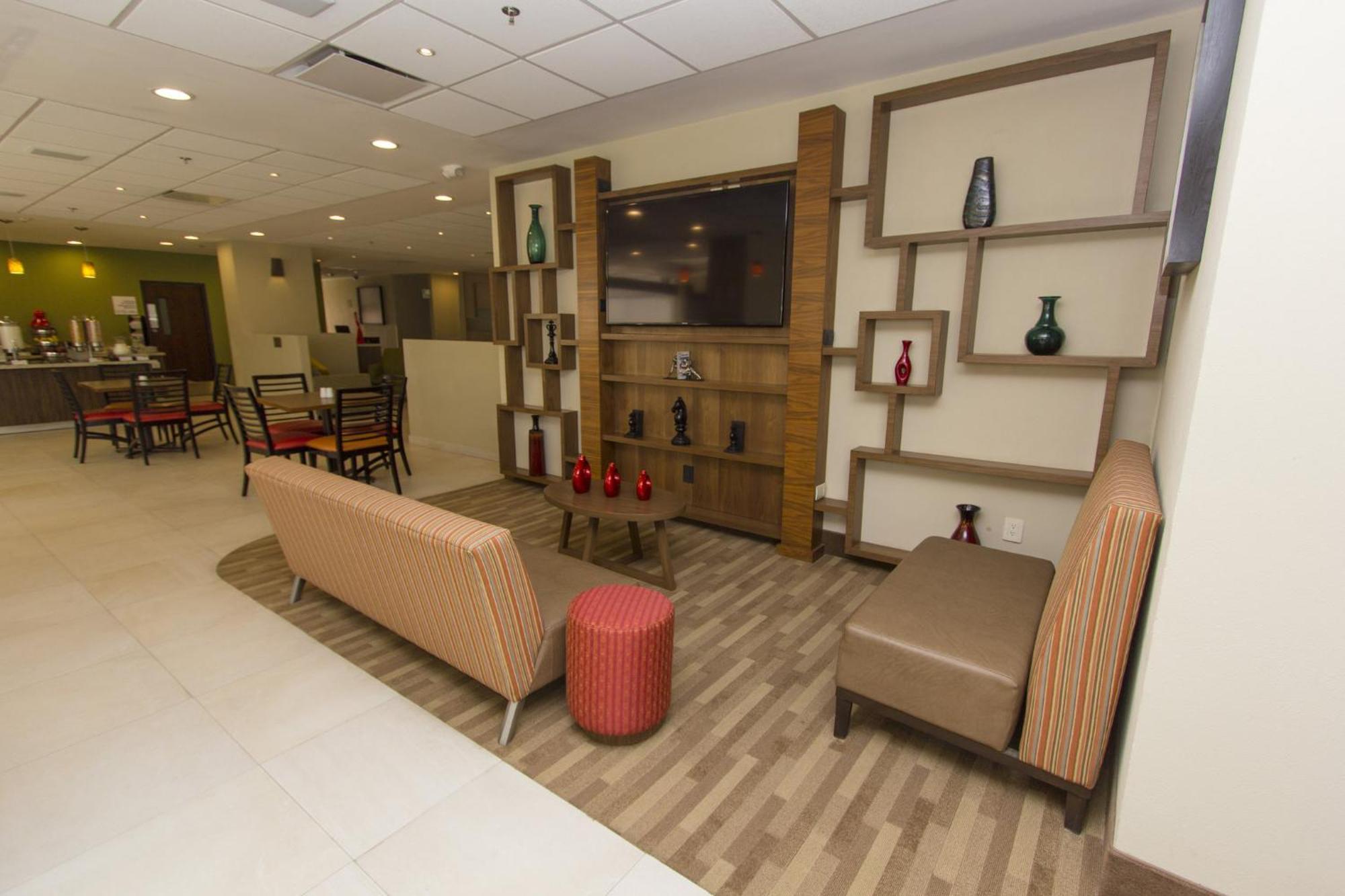 Express Guadalajara Aeropuerto By Ihg Las Pintas