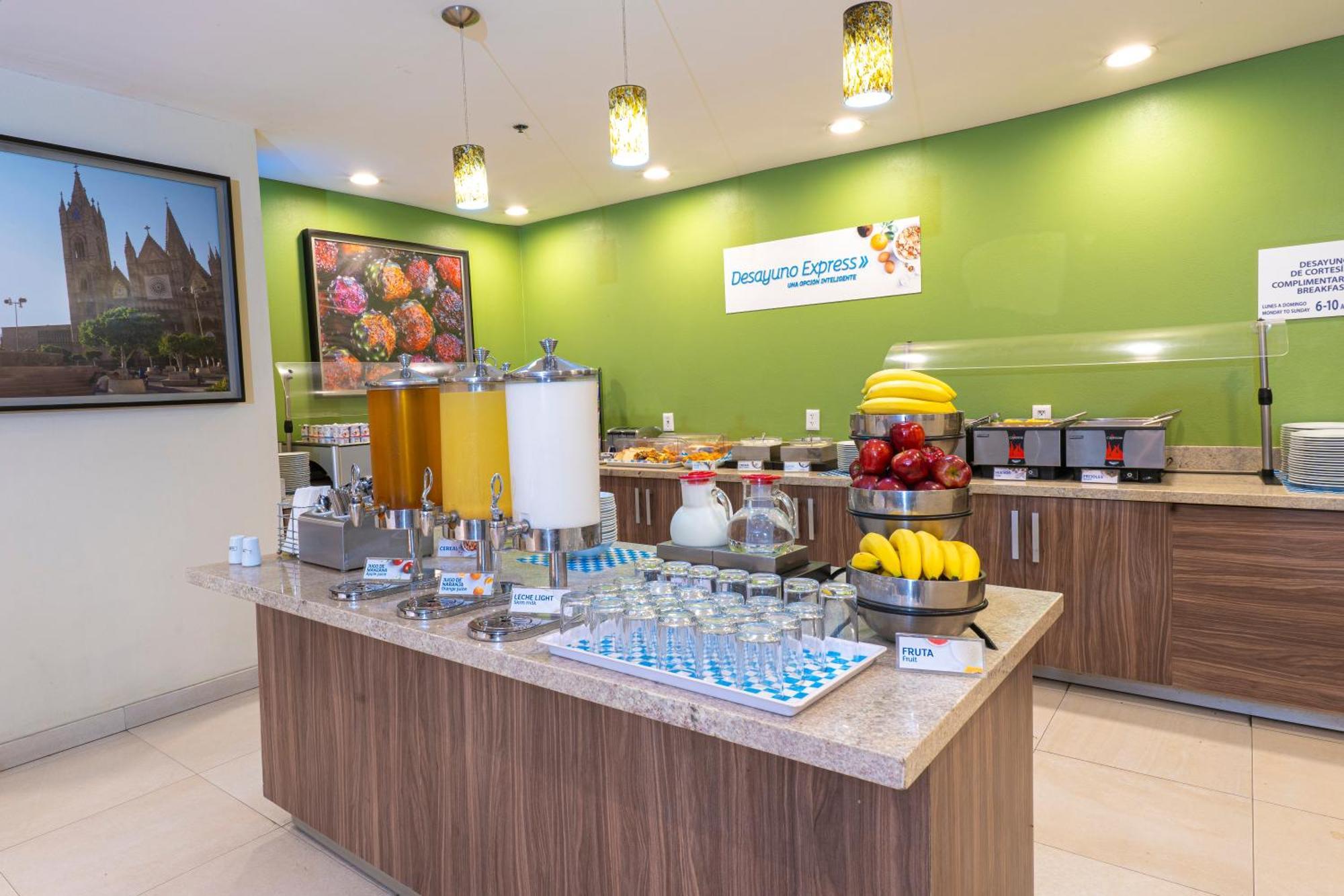 Express Guadalajara Aeropuerto By Ihg Las Pintas