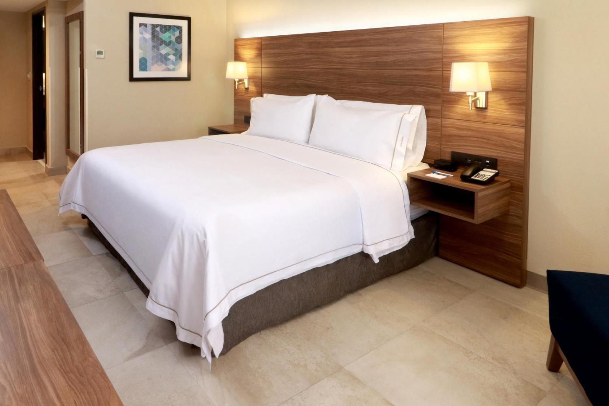 Hotel Express Guadalajara Aeropuerto By Ihg Las Pintas