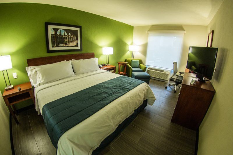 Hotel Express Guadalajara Aeropuerto By Ihg Las Pintas