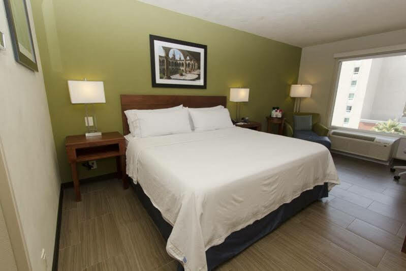 Hotel Express Guadalajara Aeropuerto By Ihg 3*